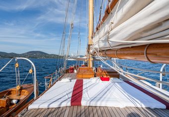 Trinakria yacht charter lifestyle
                        