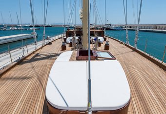 RHEA yacht charter lifestyle
                        