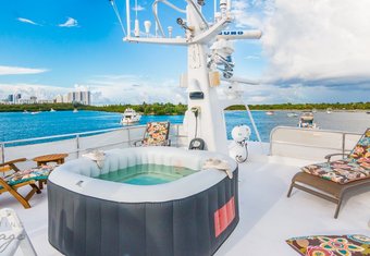 Kokomo yacht charter lifestyle
                        