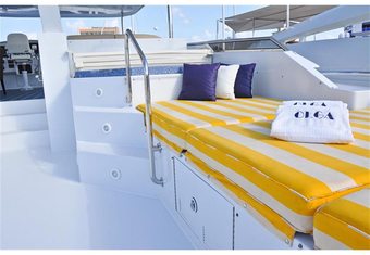 Marbri yacht charter lifestyle
                        