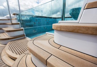 Aquila yacht charter lifestyle
                        