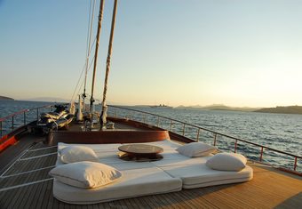 Carpe Diem IV yacht charter lifestyle
                        