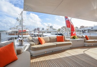 Te Manu yacht charter lifestyle
