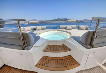 Paradise yacht charter lifestyle
                        