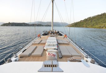 White Soul yacht charter lifestyle
                        