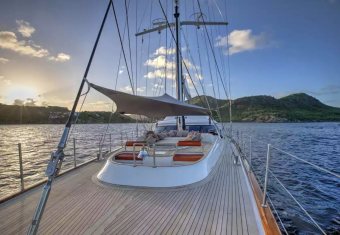 Blush yacht charter lifestyle
                        