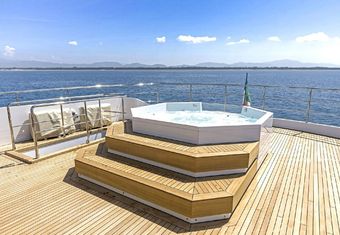 Eden yacht charter lifestyle
                        