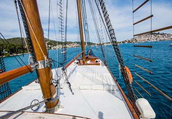 Blue Dream yacht charter lifestyle
                        