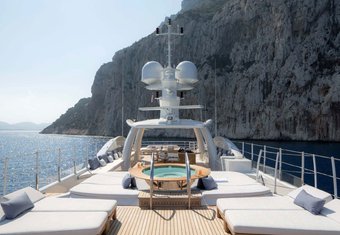 Kamalaya yacht charter lifestyle
                        