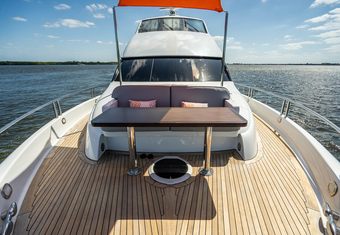 Voyager yacht charter lifestyle
                        