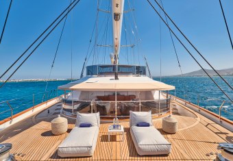 Burrasca yacht charter lifestyle
                        