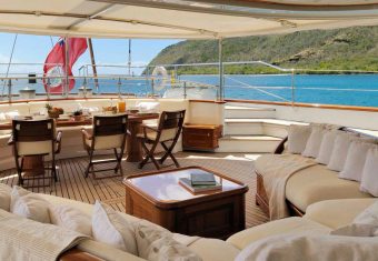 Drumbeat yacht charter lifestyle
                        