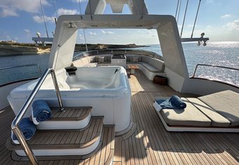 Cheetah Moon yacht charter lifestyle
                        