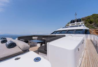 Bliss yacht charter lifestyle
                        
