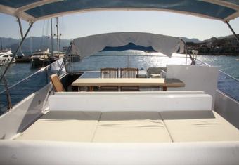 Teaser yacht charter lifestyle
                        