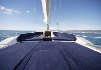 Si Vis Pacem yacht charter lifestyle
                        