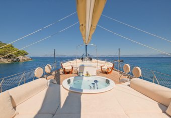 Tarkan 5 yacht charter lifestyle
                        
