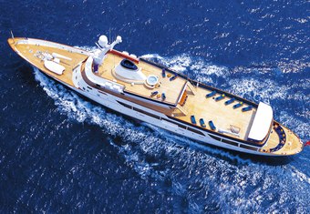 Paloma yacht charter lifestyle
                        