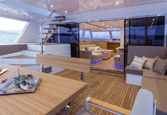 Diana yacht charter lifestyle
                        