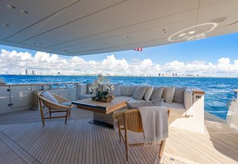 Laila yacht charter lifestyle