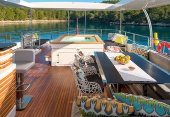 Ocean Drive yacht charter lifestyle