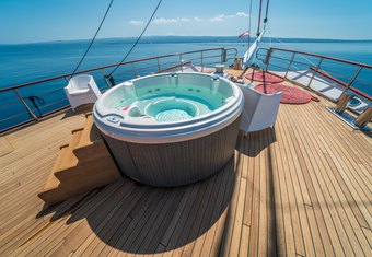 Barbara yacht charter lifestyle
                        