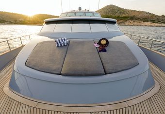 Satori yacht charter lifestyle
                        