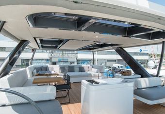 Cat Tua yacht charter lifestyle
                        