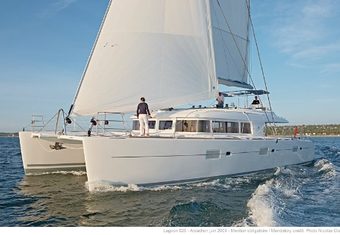 Firefly yacht charter lifestyle
                        