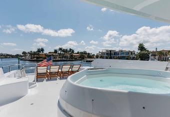 Lanida yacht charter lifestyle
                        