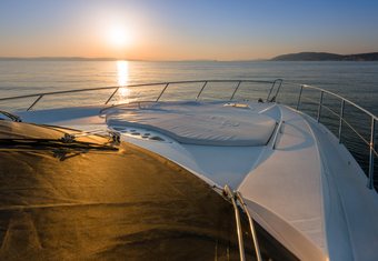Glorious yacht charter lifestyle
                        