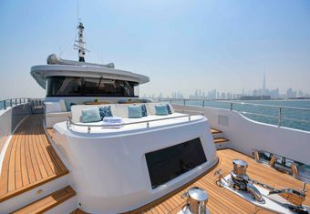 Rocket ONE yacht charter lifestyle
                        