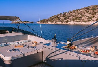 Elvi yacht charter lifestyle
                        