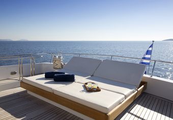 Libra Y yacht charter lifestyle
                        