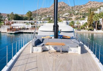 SUREYYA yacht charter lifestyle
                        