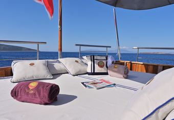 Kalizma yacht charter lifestyle