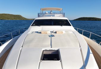 Dominique yacht charter lifestyle
                        