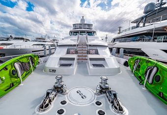 Lone Star yacht charter lifestyle
                        