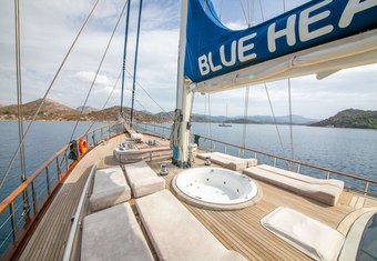 Blue Heaven yacht charter lifestyle
                        