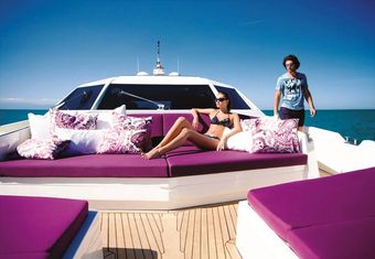 HIP NAUTIST yacht charter lifestyle
                        