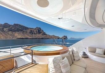 HH Noverra yacht charter lifestyle
                        