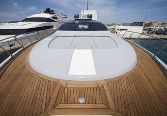 Five Stars yacht charter lifestyle
                        