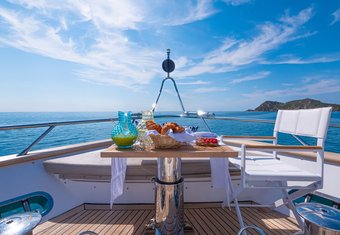 Daddy's Dream yacht charter lifestyle
                        