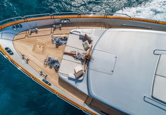 Tail Lights yacht charter lifestyle
                        