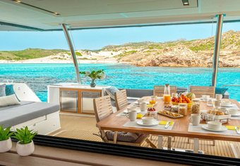 Semper Fidelis yacht charter lifestyle
                        