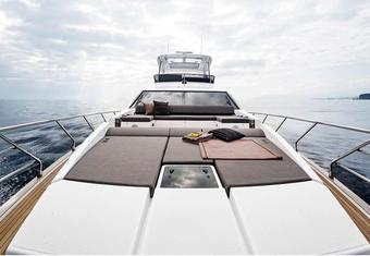 Mozz yacht charter lifestyle
                        