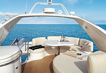 Wini yacht charter lifestyle
                        