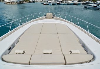 Le Magnifique yacht charter lifestyle
                        