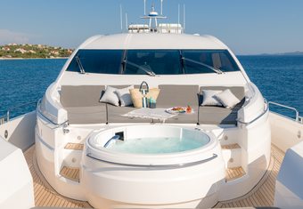 Quantum yacht charter lifestyle
                        