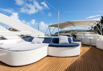 Mambo yacht charter lifestyle
                        